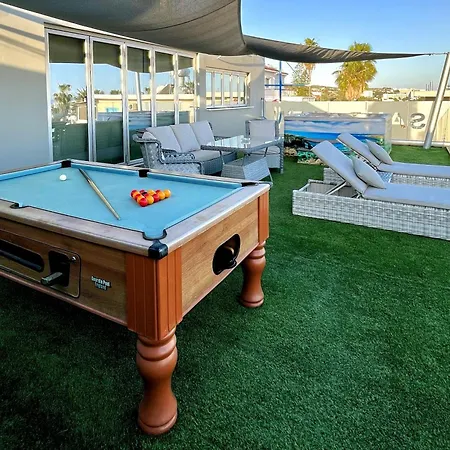 Sant Deluxe * Ayia Napa