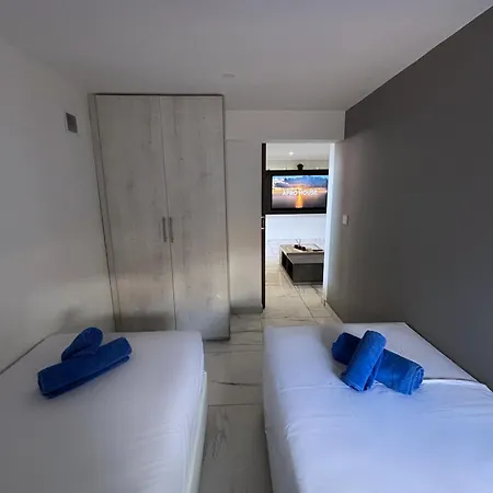 Sant Deluxe Apartment *